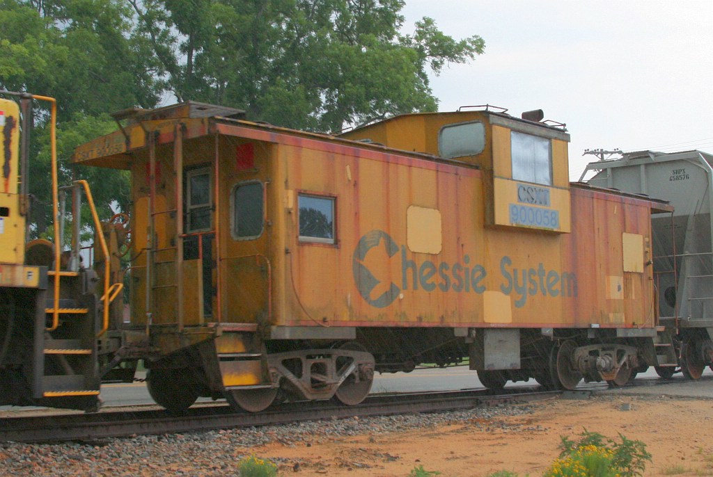 CSX 900058 on M740 on the mine spur in pouring rain